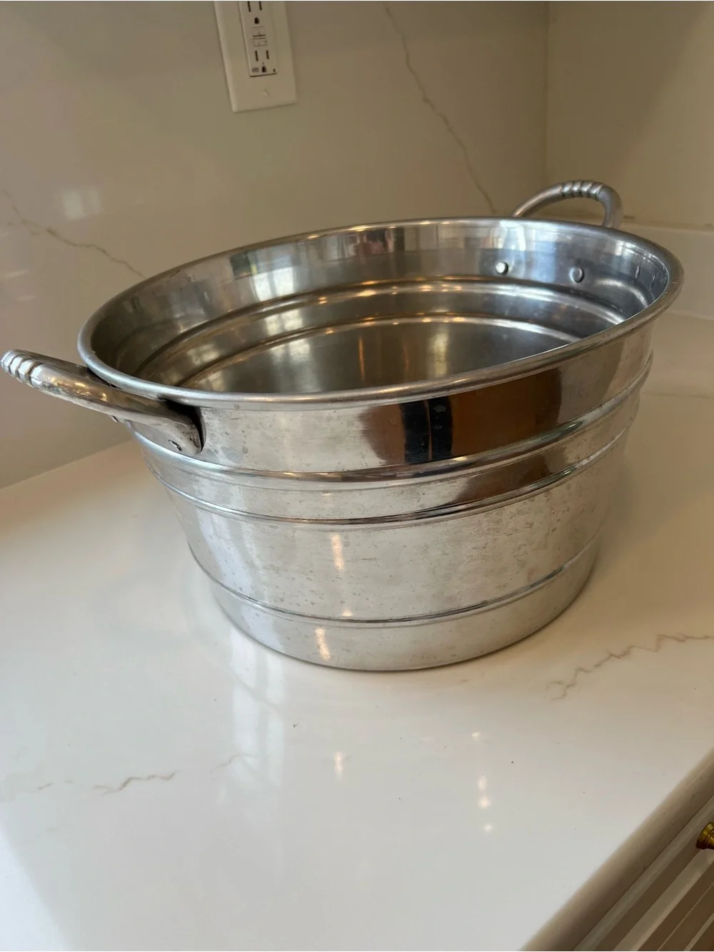 N/A sleek aluminum
